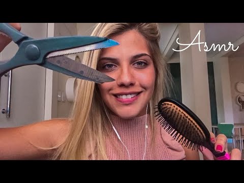 ASMR Roleplay - Cabeleireira Tóxica cortando o seu cabelo
