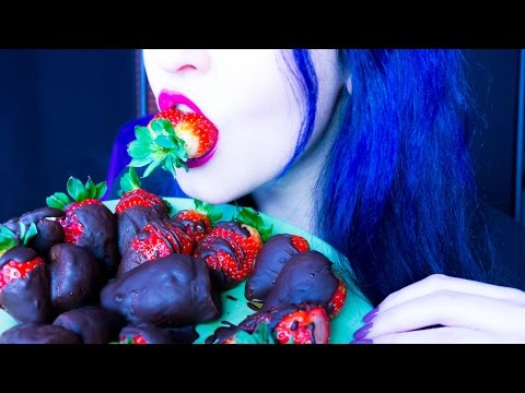 ASMR: Juicy Dipped Strawberries ~ Relaxing Eating Sounds [No Talking | Vegan] 😻