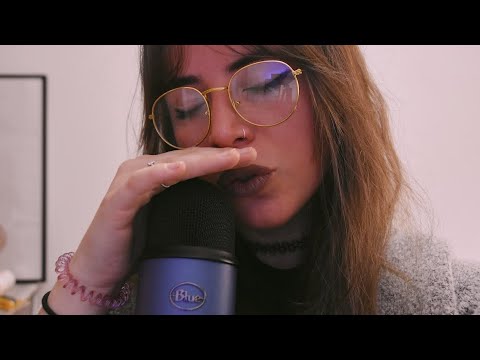 ASMR MOUTH SOUNDS intensos muy cerca del micro💋(candy & inaudible whispers)