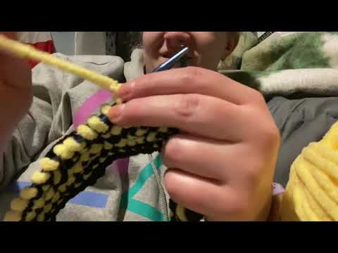 Some knitting and Whispering [ASMR]