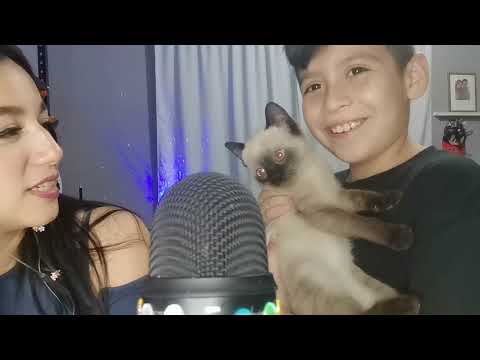 ASMR con mi hijo y nuestro gatito