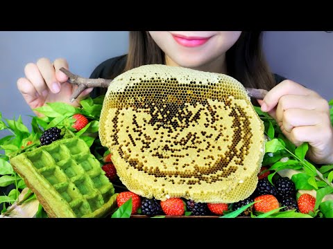 ASMR EATING HONEYCOMB WITH STRAWBERRY X MUKBERRIES EATING SOUNDS | LINH-ASMR