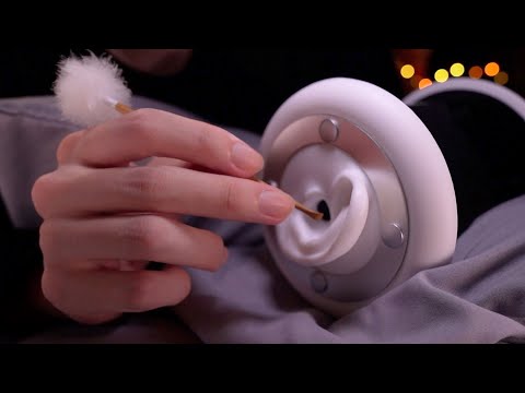 [ASMR]フトンの上で耳かき - Cleaning your ears on the bed(No talking)