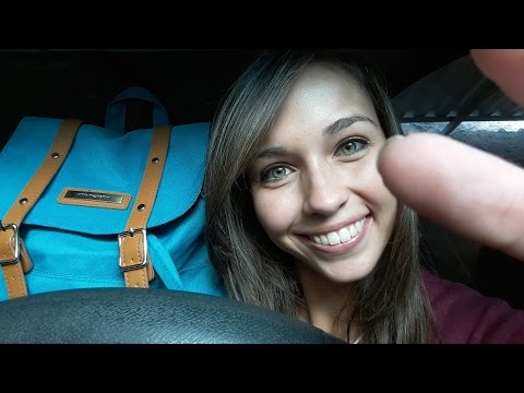 ASMR WHAT'S IN MY BAG? 👜 RELAXING TAPPING AND SCRATCHING