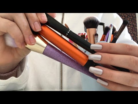 ASMR Tapping on makeup brushes