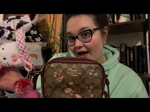 ASMR- What’s In My Purse 👜 🌻