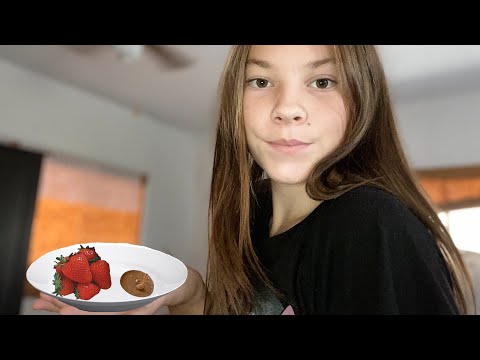 eating strawberries and caramel, (mouth sounds)~Tiple ASMR