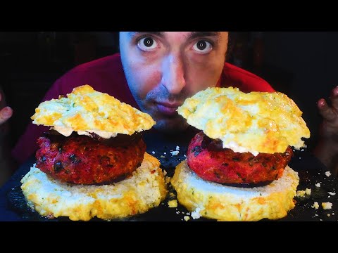 HOT CHEETOS CRAB CAKES ON GIANT RED LOBSTER CHEDDAR CHEESE BISCUITS  *ASMR MUKBANG* NOMNOMSAMMIEBOY