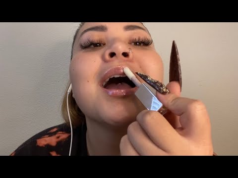 ASMR LIPGLOSS APPLICATION | LIGHT TAPPING | SMACKING | MOUTH SOUNDS
