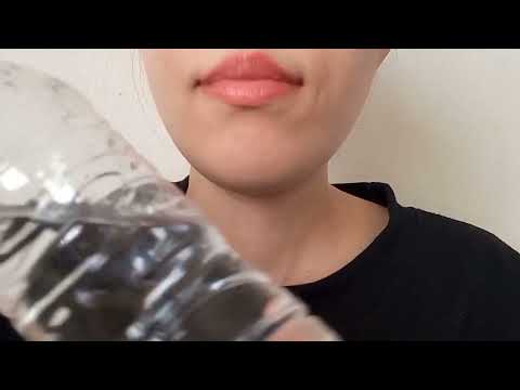 ASMR Water bottle shaking and tapping, 1minute