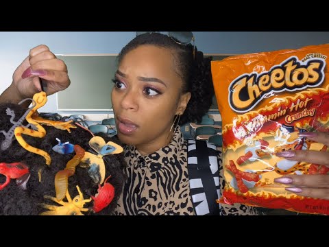 ASMR 🌶️ Hot Cheeto Girl In The Back Of Class Gets Bugs Out Of Your Hair (Afro) RP | Bug Searching🐞🎒