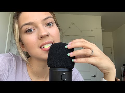 ASMR| MOUTH SOUNDS WITH GUM CHEWING/ TONGUE SWIRLING & GLASS TAPPING