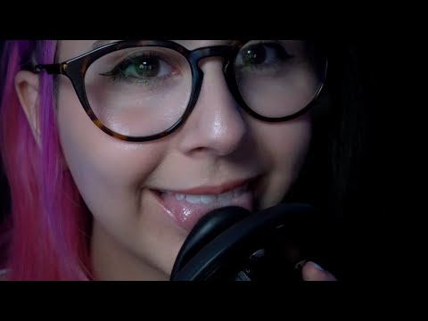 ASMR 👅😜 Zoomed in ear licking