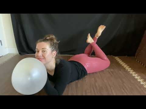 ASMR blowing bubblegum in the pose
