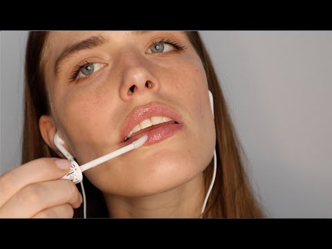 ASMR | Lip gloss application (mouth sounds, kisses, light tapping, whispers)