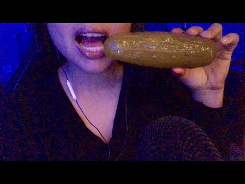ASMR EN ESPAÑOL- Eating Pickle & Lens Licking 👅