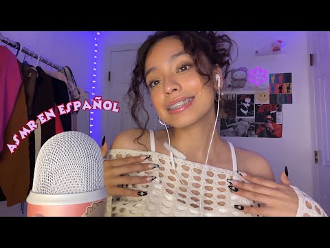 ASMR | tapping, whispers, scratching 🧸🖤 (spanish)