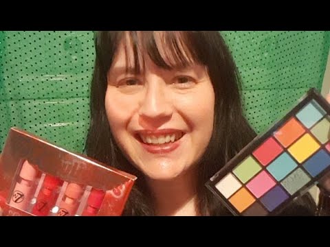 #ASMR Fast Tapping On Make Up