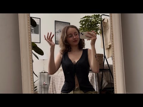 ASMR room tour (whispers, tapping and scratching)
