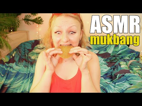 ASMR - mukbang: eating soft waffles