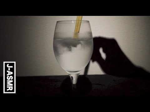 [音フェチ]氷をグラスに入れる[ASMR]Cracking ice cubes sounds [JAPAN]