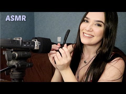 ASMR: SUSSURROS E TAPPING NA ESCOVA / WHISPERS AND TAPPING - Naiane