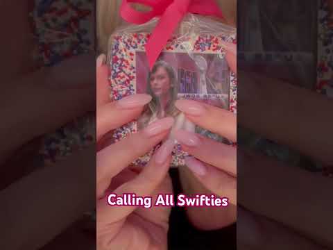 ASMR Swiftie Cookie Tapping #asmr #relax #relaxingtriggers  #swifties