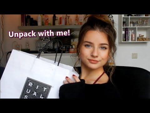 ASMR | Unpack my Birthday Gifts with me ! (whispers, tapping, crinkling sounds)