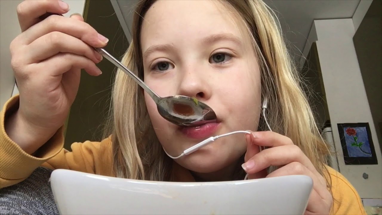 🎧 ASMR Eating Ramen Noodles 🍜