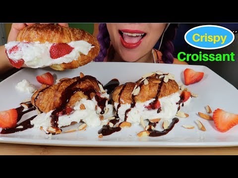 ASMR Crispy Croissants Eating sound *Messy eating | 크로와상, 딸기, 생크림 먹방 | CURIE. ASMR