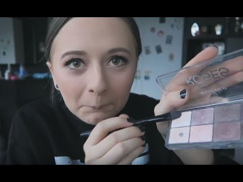 [ASMR] Doing my makeup + VoiceOver (whispering/tapping and some other makeup sounds)