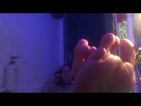 ASMR bare feet bath nighttime toes