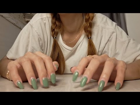 ASMR floor tapping & scratching 💅 spider fingers!