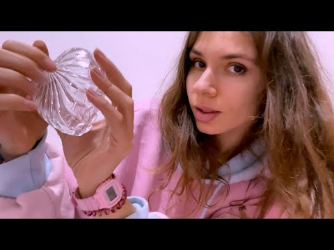 ASMR TAPPING ON WOOD AND GLASS, PUTTING MAKE Up / tapping AND SCRATCHING ON DIFFERENT TRIGGERS