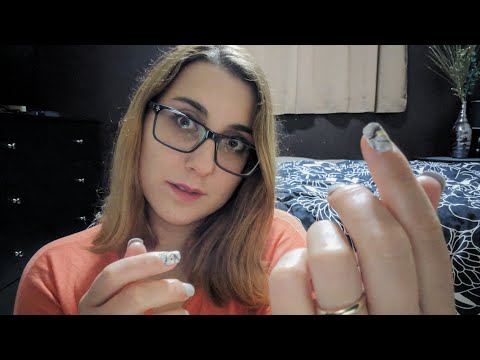 ASMR Fast Whispering Spanglish & Hand Movements, Repeating, Mouth Sounds