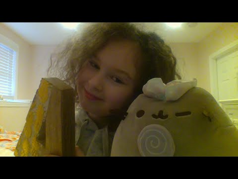 {ASMR SHOW AND TELL + TAPPING + RELAXING YOU BEFORE BED}