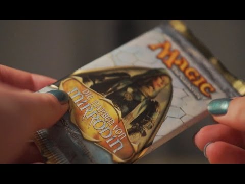 Binaural ASMR. Opening a Pack of Magic The Gathering (German, Soft Spoken) | ASMR-dvent Calendar #14