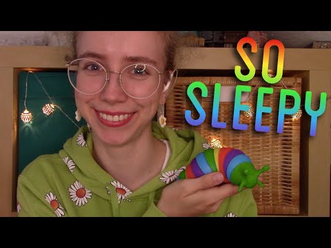 [ASMR] Tingly triggers to make you fall asleep tonight 🐌🌈 (fabric sounds, rainbow slug, brushing, …)