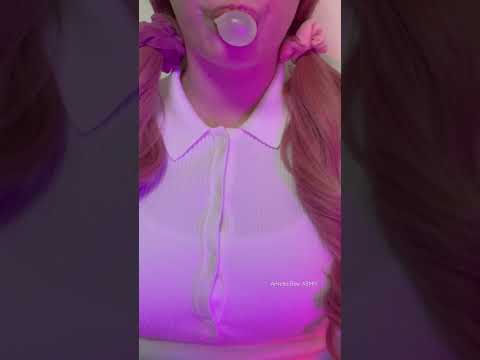 Chewing gum and blowing bubbles. 😛 #chewingsounds #chewinggum #bubblegum