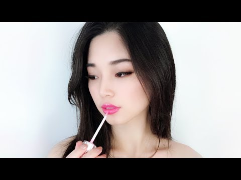 [ASMR] Lip Gloss Application ~ Mouth Sounds ~ Kisses