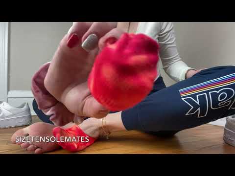 Sock review - Sweaty peds after a long day in dirty sneakers - Episode 1