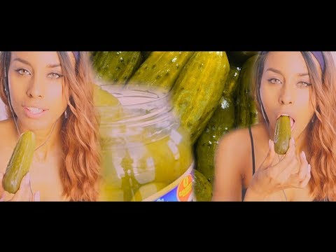 ASMR pickle eating | juicy, crunchy & wet sounds