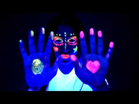 Neon Ipnotico: Hand Movements, Mouth sounds, Unintelligible Whispering, Tapping/ASMR ITA