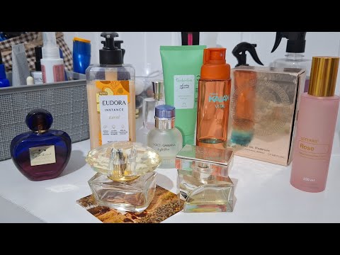 ASMR mostrando a penteadeira, perfumes, cremes e produtos