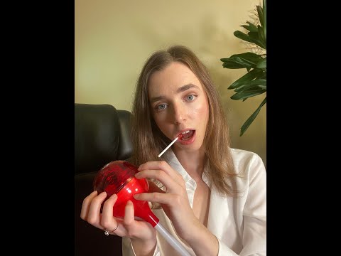 ASMR- LOLLYPOP EATING AND PLASTIC TAPPING