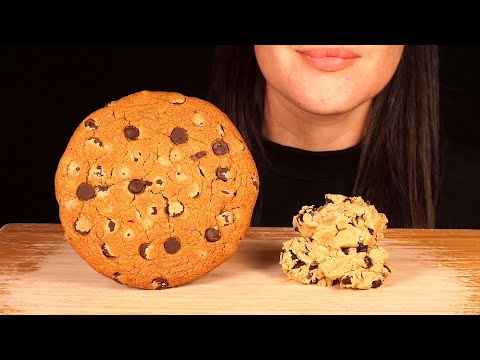 ASMR Cookie VS Cookie Dough ~ Chocolate Chip (No Talking)