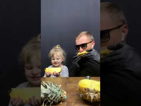 How a child eats pineapple with his dad correctly #shorts