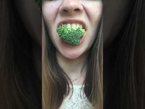 ASMR CRUNCHY GREEN BROCCOLI 🥦 TREE CHEWY CHEWING little green tree #shorts UP Close mouth