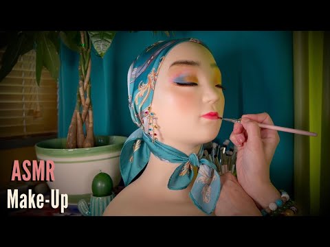 ASMR Whispering Make-Up Application sulla bambolina Satori