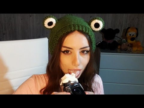 Eating from the mic🍯licking the mic oil on the mic💦wet sounds💦 mouth sounds👄slippery sound🍯ASMR/АСМР
